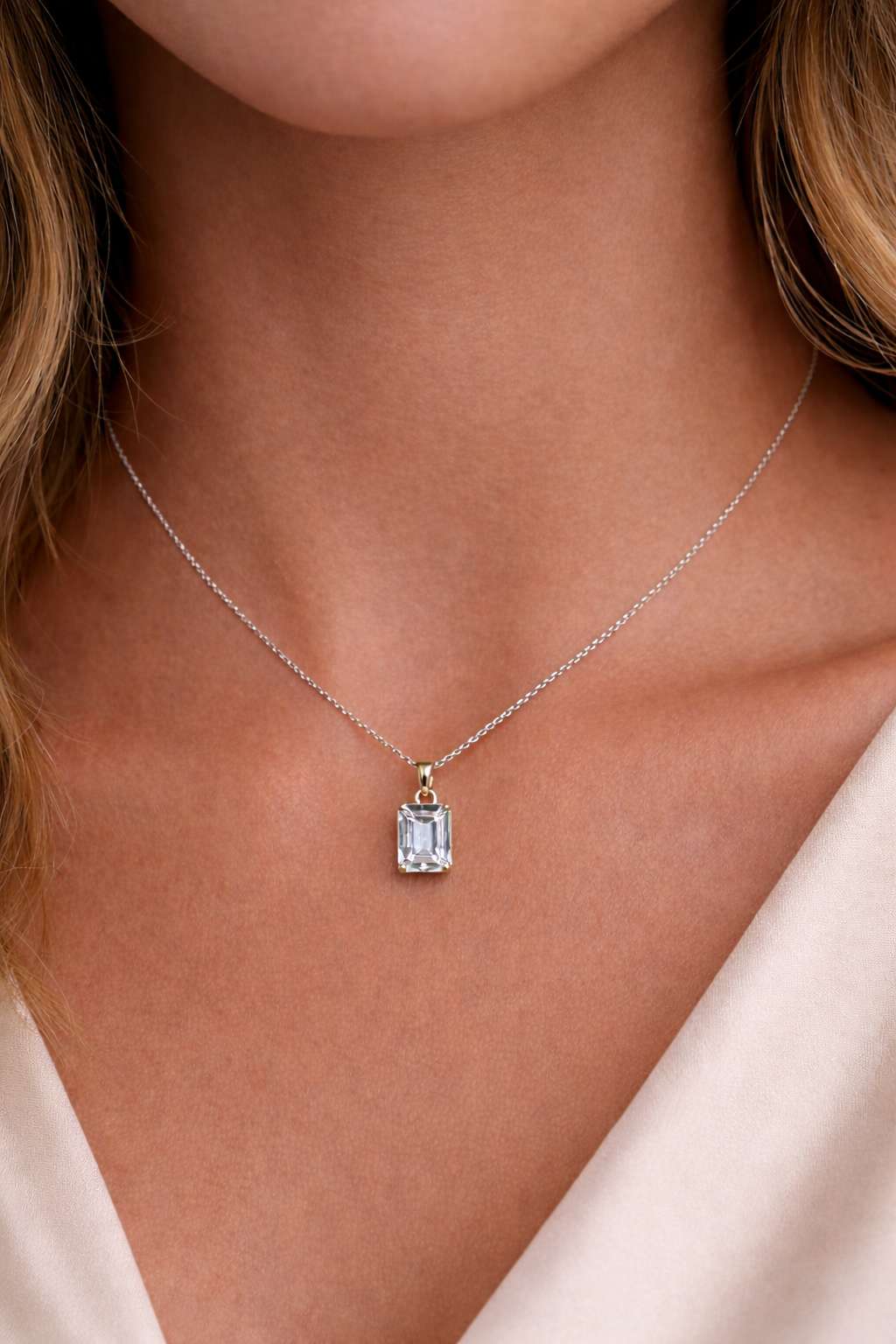 Sapphira emerald-cut stone necklace in yellow gold, detail view.