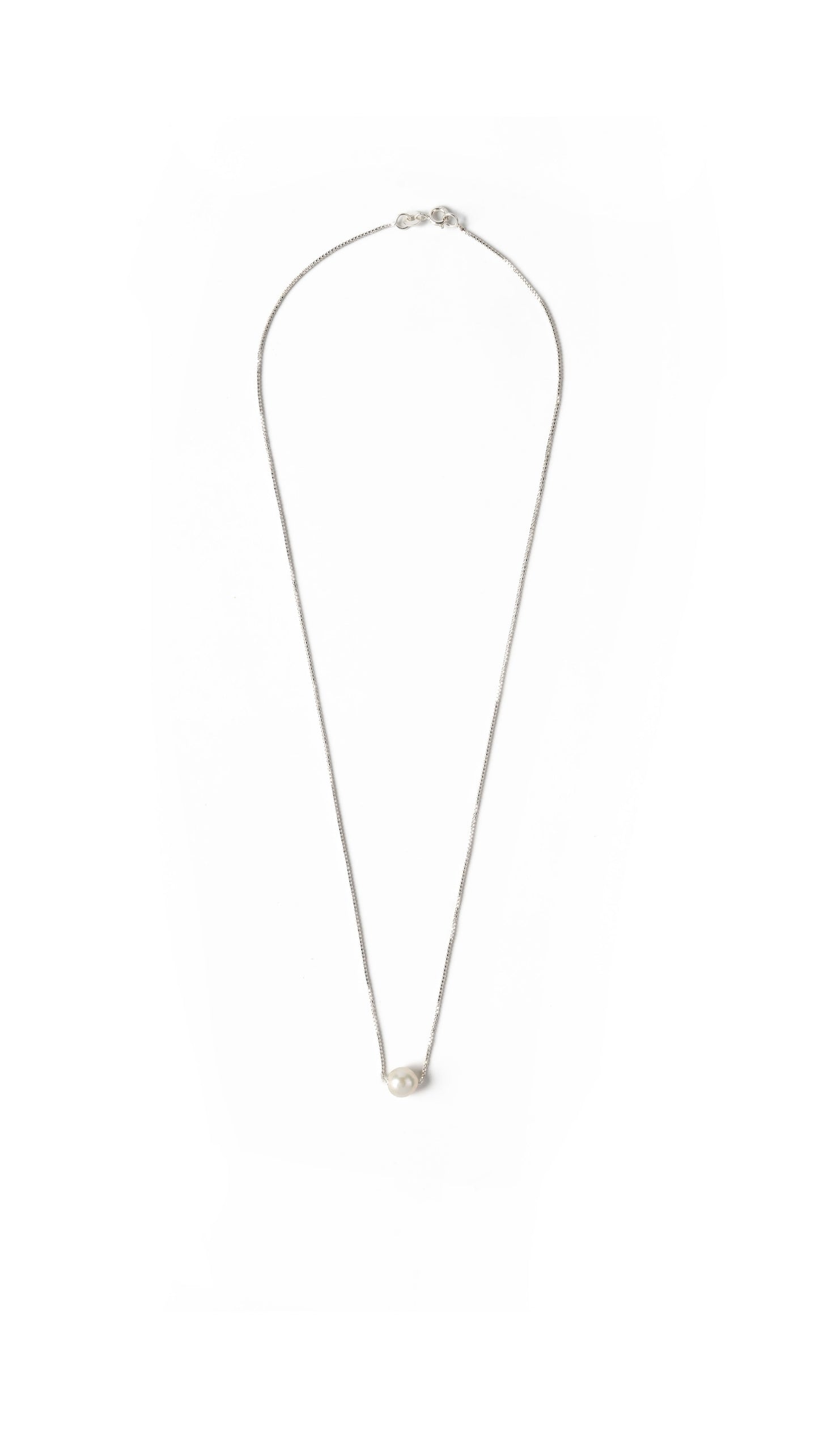 REGAL MEDALLION PEARL CHAIN